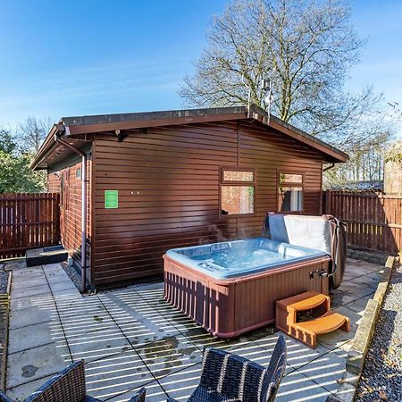 Bluebell Lodge 7 With Hot Tub Newton Stewart Exterior photo